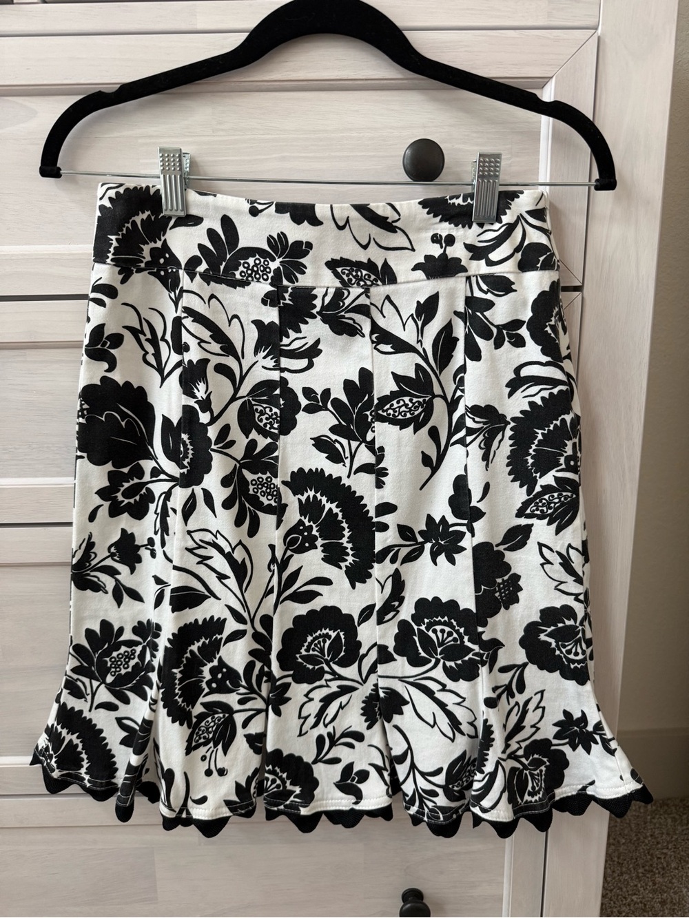 CAbi Black & White Floral Skirt with Scalloped Hem Size 4